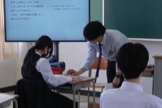 少人数の一斉授業・丁寧な指導