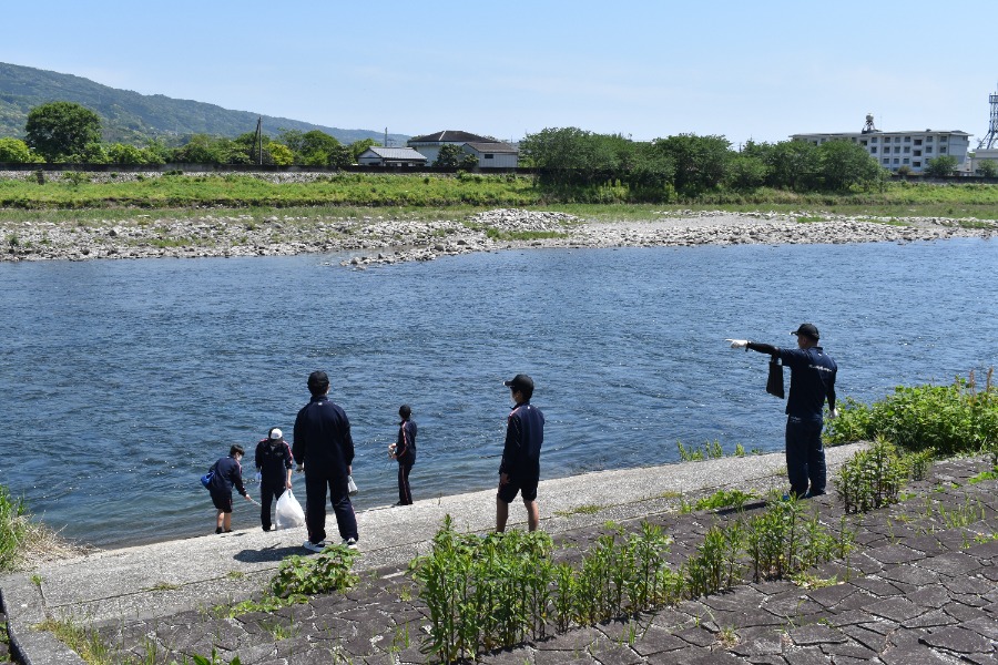 田野町地域清掃の様子