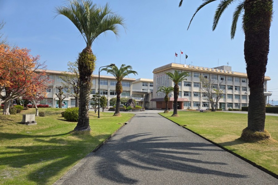 高知農業高校　正門から